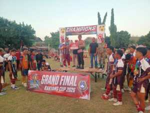 ‎Pererat Silaturahmi Warga, Babinsa Kakiang Dukung Turnamen Sepak Bola