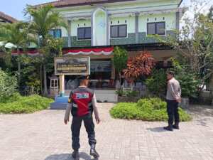 Ciptakan Suasana Ibadah Masyarakat yang Khidmad, Polsek Kerambitan Amankan Kegiatan Sholat Jumat
