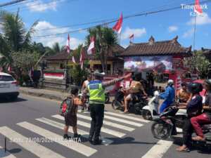 Personil Polsek Rendang Melaksanakan Pos Strong Point Cegah Laka Lantas