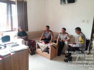 Kapolsek Mengwi Sambangi Jero Bendesa Adat Buduk, Perkuat Sinergi Jaga Kamtibmas