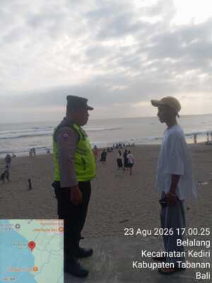 Bhabinkamtibmas Desa Belalang Laksanakan Pengamanan di Pantai Kedungu.