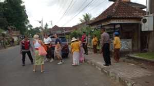 Beri Rasa Aman Kepada Wisatawan, Polsek Kota Polres Bangli Sambangi Obyek Wisata Religi Pura Kehen