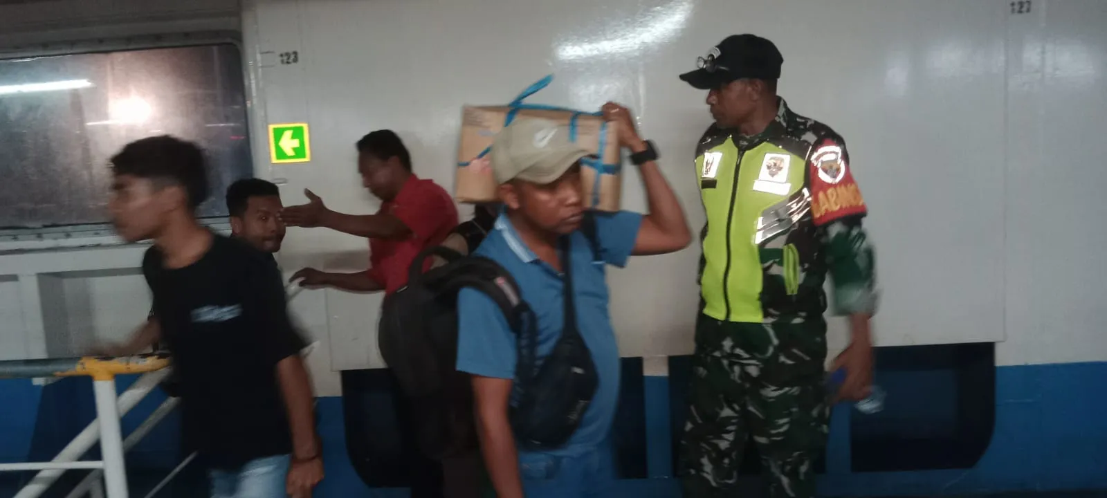 Kodim 1602/Ende Berkontribusi dalam Pembangunan Masjid Mardatilah Maunggora Melalui Bantuan 50 Sak Semen
