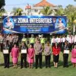 Polres Tabanan Berikan Reward kepada Personel Berprestasi, Lepas Lima Purnabakti dengan Penuh Apresiasi