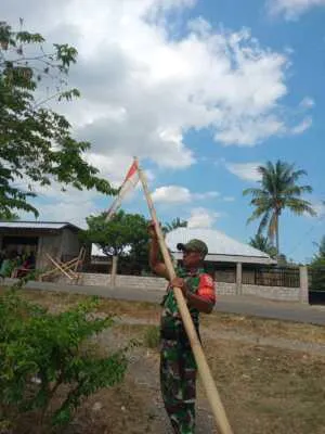 Jelang HUT RI ke-81, Babinsa Tambora Dorong Warga Semarakkan Kemerdekaan