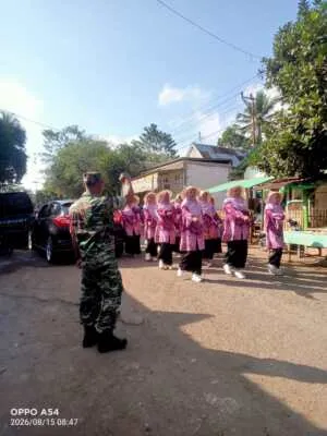 TNI-Polri Bersama Pemerintah Kecamatan Parado Kawal Gerak Jalan Indah HUT RI