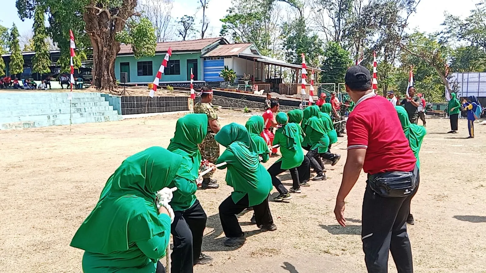 HUT RI ke-81, Kodim 1614/Dompu Gelar Lomba Meriah Bersama Persit dan Keluarga