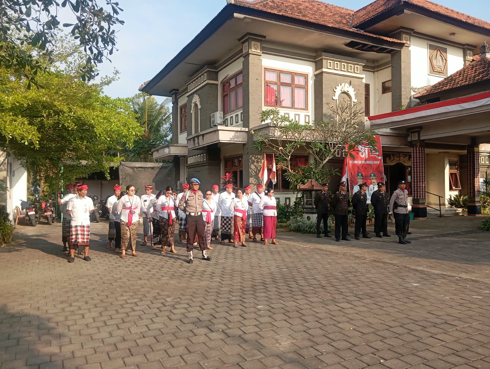 Upacara Peringatan HUT RI Ke-81  di Kecamatan Selemadeg Barat Berlangsung Khidmat