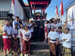 Tugu Perjuangan Jadi Saksi, Babinsa Tihingan Beri Penghormatan di Upacara Tabur Bunga