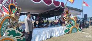 Lomba Layang-Layang Meriahkan HUT RI ke -81 di Pantai Padang Galak, Bhabinkamtibmas Lakukan Pengamanan