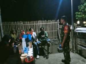 Babinsa Donggo Ingatkan Warga Jaga Kerukunan dan Remaja Jauhi Narkoba