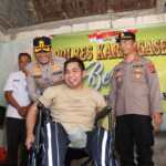 Bentuk Kepedulian Polri, Kapolres Karangasem Serahkan Bantuan Kursi Roda kepada Warga Disabilitas