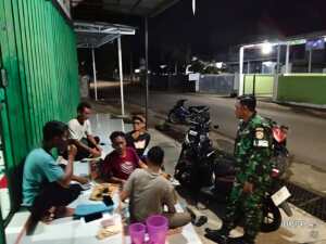 Koramil Seteluk Perkuat Pengamanan Wilayah Melalui Patroli Malam