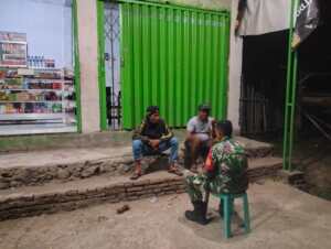 Serka Irfan Babinsa Koramil 1614-01/Dompu Kodim 1614/Dompu Edukasi Warga Cegah Aksi Pemanahan dan Pelemparan