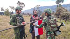 ​Lebih Dekat dengan Masyarakat, Satgas Yonif 742/SWY Koops TNI Habema Pastikan Keamanan dan Pantau Krisis Pangan di Wano Barat