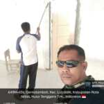 Tahap Finishing KDKMP Oematamboli, Babinsa Lakukan Pemantauan Pengecatan