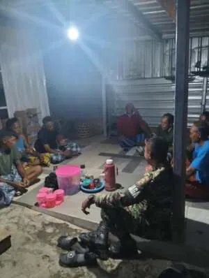 Patroli Malam di Poto Tano, Babinsa Ajak Masyarakat Bersama Jaga Kamtibmas