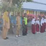 Babinsa Koramil Woha Ajak Siswa SDN Dadibou Jaga Kebersihan dan Fasilitas Sekolah