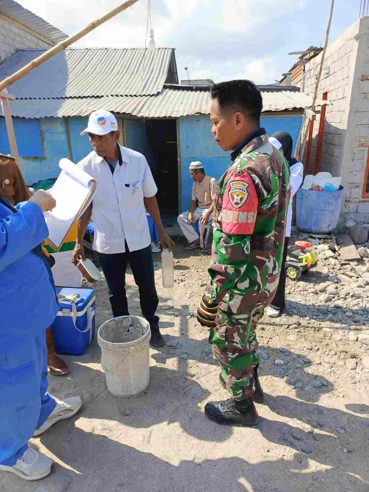 Serma Landa Dampingi Pemeriksaan Mutu Ikan dan Hasil Tangkapan Nelayan Desa Jala