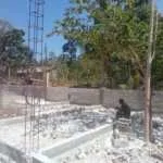 Dinding Tiga RKB SMKN Noemuti Terus Dibangun, Pemasangan Batako Makin Meluas