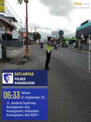 Anggota Lantas Polres Karangasem Laksanakan PH Pagi di MAN Amlapura