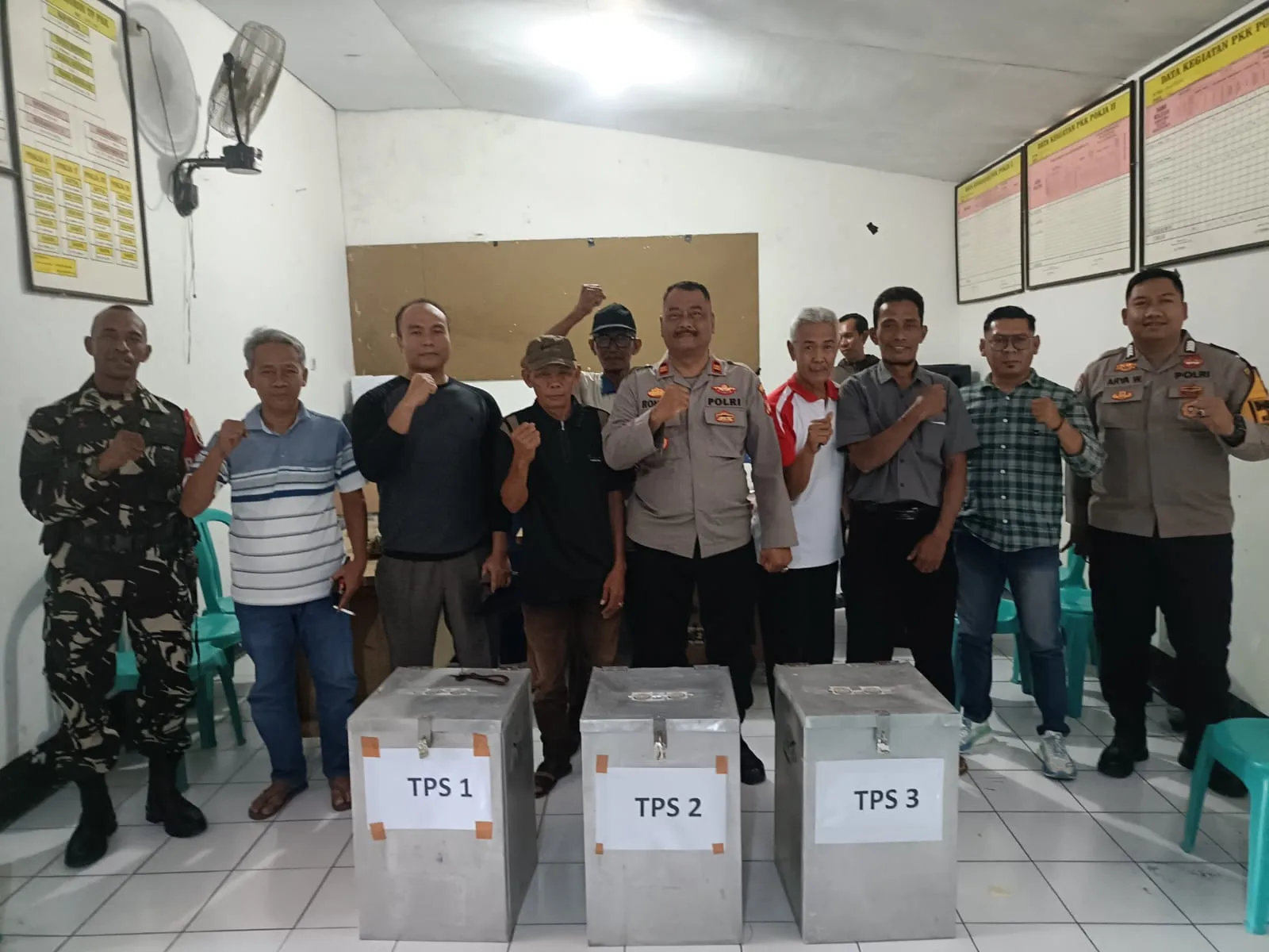 Babinsa Turun Tangan, Pengecekan Surat Suara Pilkades Nijang Dikawal