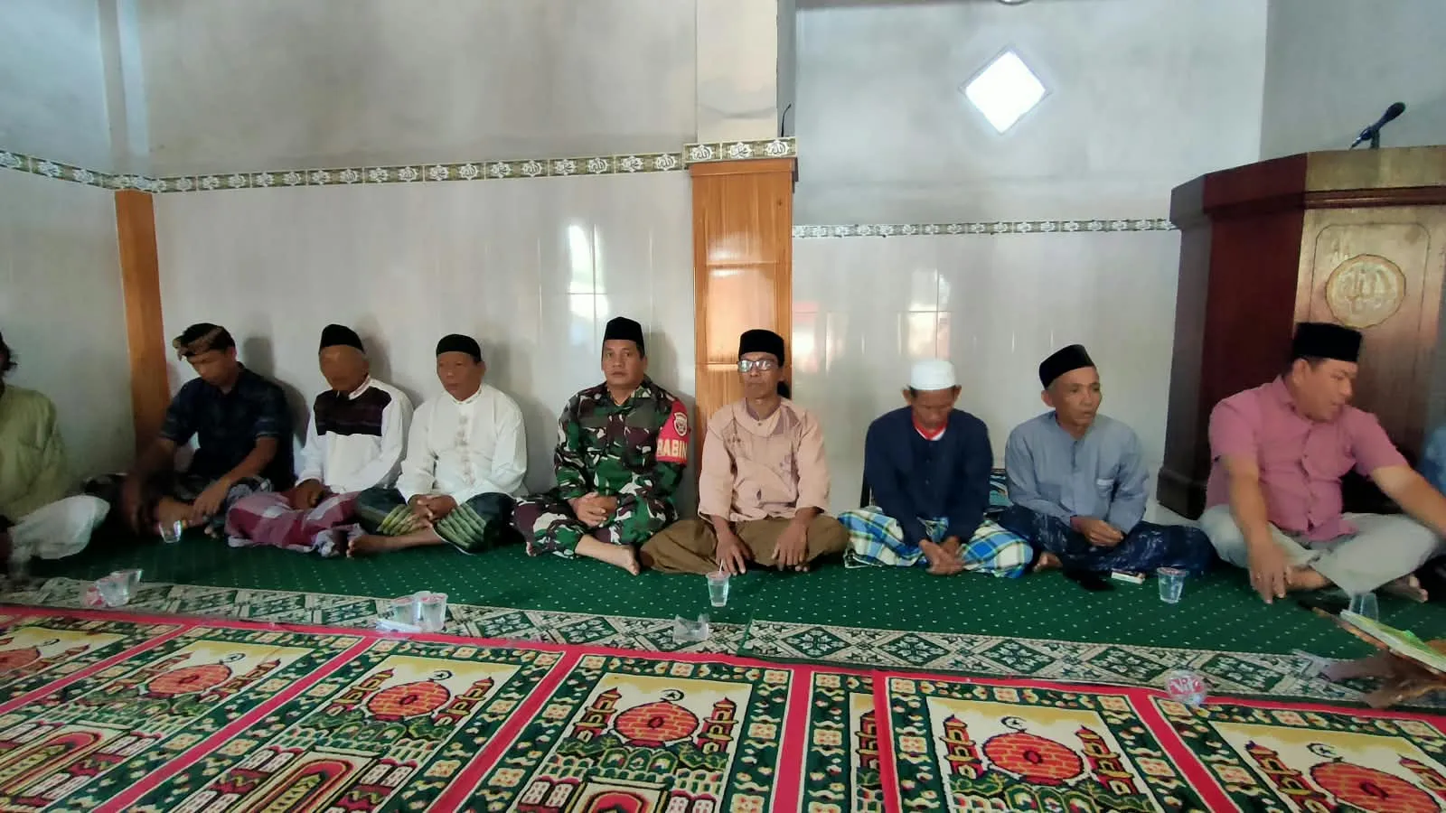 Babinsa Temukus Hadiri Peringatan Maulid Nabi Muhammad SAW di Desa Temukus
