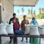 ‎Babinsa Sabedo Aktif Dampingi Penyaluran Bantuan Pangan untuk 578 KK