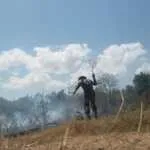 ‎Babinsa Koramil Moyo Hilir Perkuat Pencegahan Karhutla Jelang Musim Tanam