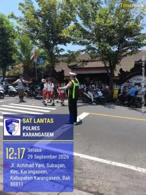 Polisi Sahabat Anak, Anggota Lantas Polres Karangasem Laksanakan Penyebrangan Pelajar SD Negeri 4 Subagan