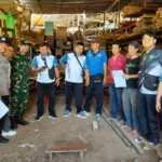 Babinsa 1623-01/Karangasem Dampingi Pendataan Penduduk Pendatang di Seraya Barat
