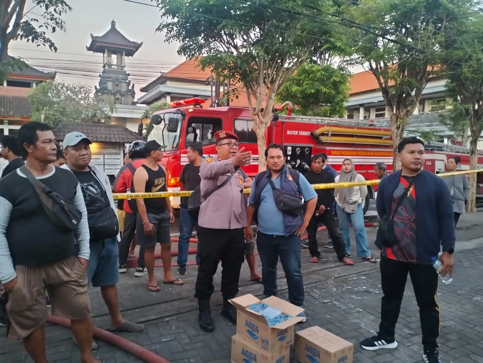 Dua Kebakaran Terjadi Bersamaan Di Abiansemal, UKL Polsek Abiansemal Gerak Cepat Tindaklanjuti Laporan Warga