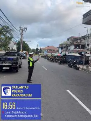 Laksanakan Pos Sore, Satlantas Polres Karangasem Laksanakan Pengaturan di Pasar Senggol Jalan Gajah Mada Amlapura