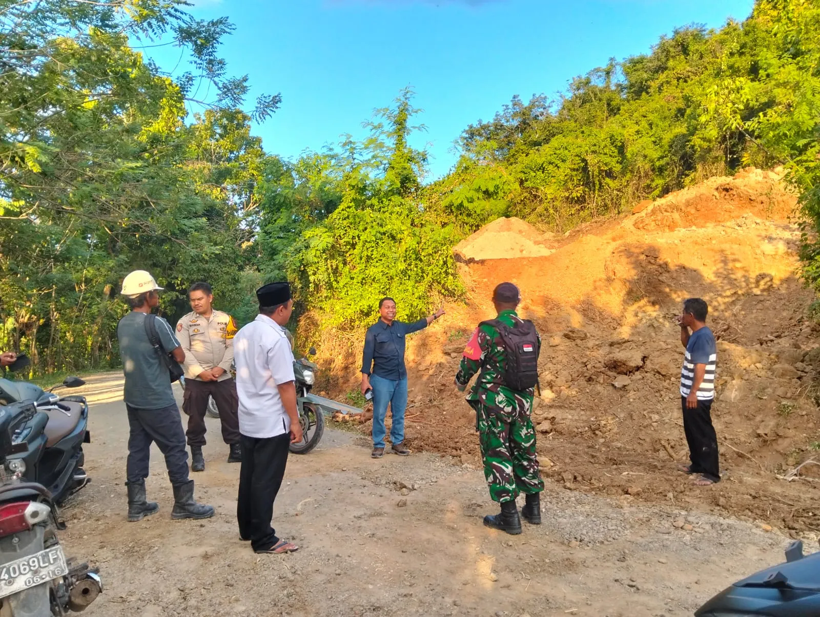Hadir di Tengah Masyarakat, Babinsa Desa Goa Pantau Wilayah dan Jalin Komsos
