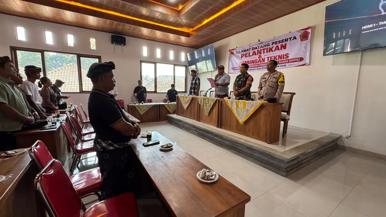 Pastikan KPPS Siap Bertugas, Babinsa Buahan Hadiri Pelantikan dan Bimtek