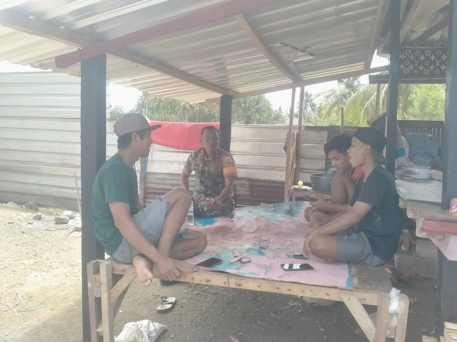 Komsos Bersama Warga, Babinsa Rempe Tekankan Pentingnya Pencegahan Kebakaran