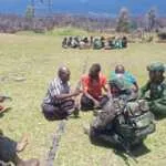 ​Di Balik Seragam Loreng, Doa Bersama dan Bantuan Satgas Yonif 742/SWY untuk Warga Wanobarat