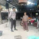 Bhabinkamtibmas Desa Marga Dajan Puri Polsek Marga Sambangi Warga Desa Binaan