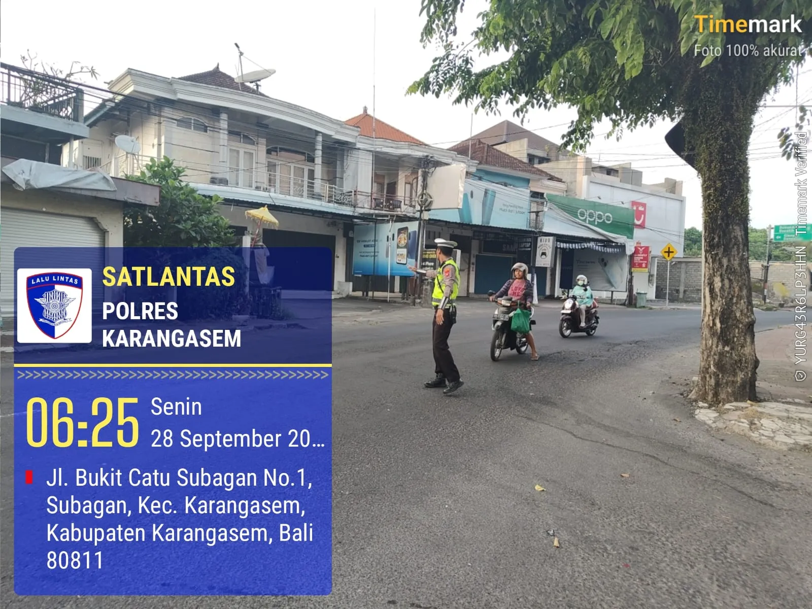 Pelayanan Prima dipagi Hari Personil Lantas Dengan Melaksanakan Gatur Pagi di Depan Madrasah Aliyah Negeri Amlapura