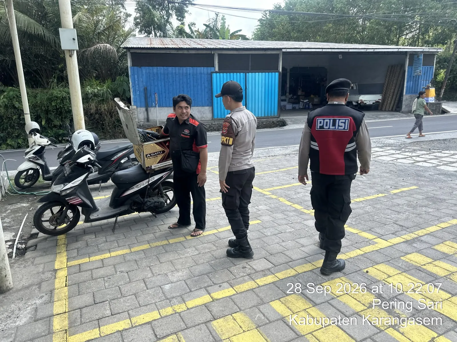 Patroli Polsek Selat Sambangi Sejumlah Wilayah, Pastikan Situasi Kamtibmas Tetap Kondusif