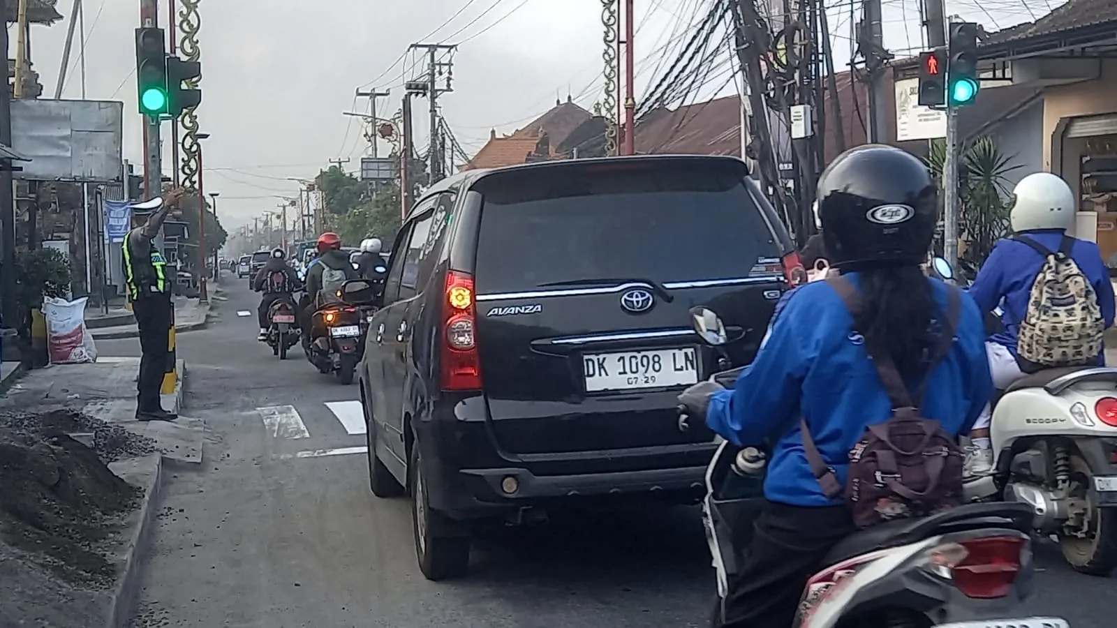 Wujud Pelayanan Prima, Personel Polsek Bangli Gelar PH Pagi di Titik Rawan Macet dan Laka
