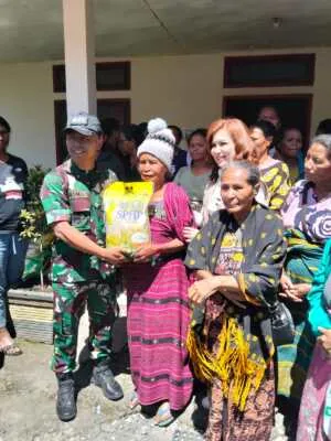 Dandim Ngada Salurkan Bantuan Sembako untuk Warga Terdampak Gempa