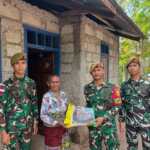 Sambut HUT TNI ke-81, Satgas Pamtas RI-RDTL Sektor Barat Yonarmed 15/Cailendra Pos Oelbinose Gelar Bakti Sosial Peduli Sesama