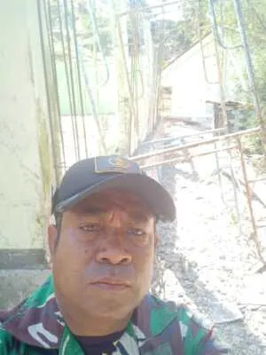Sinergi TNI dan Pekerja, Pembangunan Gedung SMK Kristen Kaeneno Berjalan Lancar