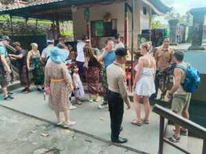 Sat Pamobvit Polres Gianyar Tingkatkan Pengamanan di DTW Gunung Kawi, Berikan Rasa Aman bagi Wisatawan