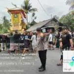 Sinergi Polri dan Adat, Bhabinkamtibmas Desa Singakerta Kawal Pengamanan Ngaben Warga Binaan