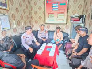 Sambangi Desa Munggu, Kapolsek Mengwi Tatap Muka dengan Perangkat Desa Adat dan Desa Dinas