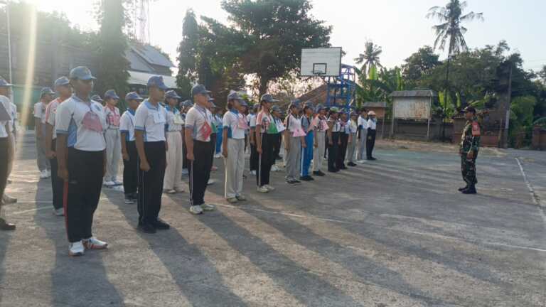 Semangat dan Disiplin di Lapangan, 80 Siswa SMAN 2 Banjar Ikuti Latihan PBB Bersama Babinsa