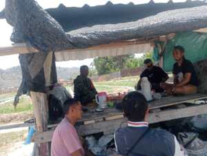 Perkuat Kemanunggalan TNI dan Rakyat, Babinsa Beru Aktif Laksanakan Patroli dan Komsos