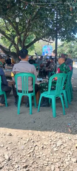 Jelang Pilkades, Babinsa Lamusung Serda Lalu Rupawan Bersama Unsur Terkait Bangun Komitmen Ciptakan Situasi Kondusif